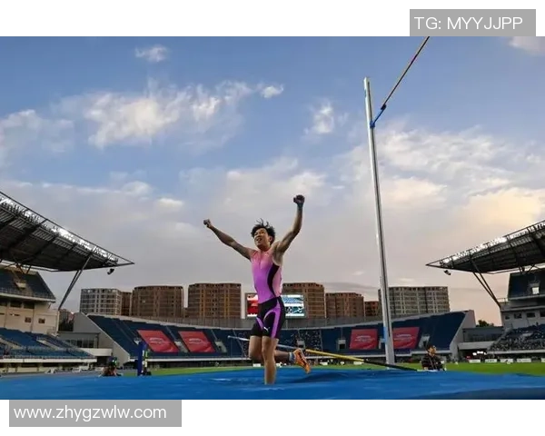 安徽运动员钟涛夺得十五运会男人撑竿跳高铜牌